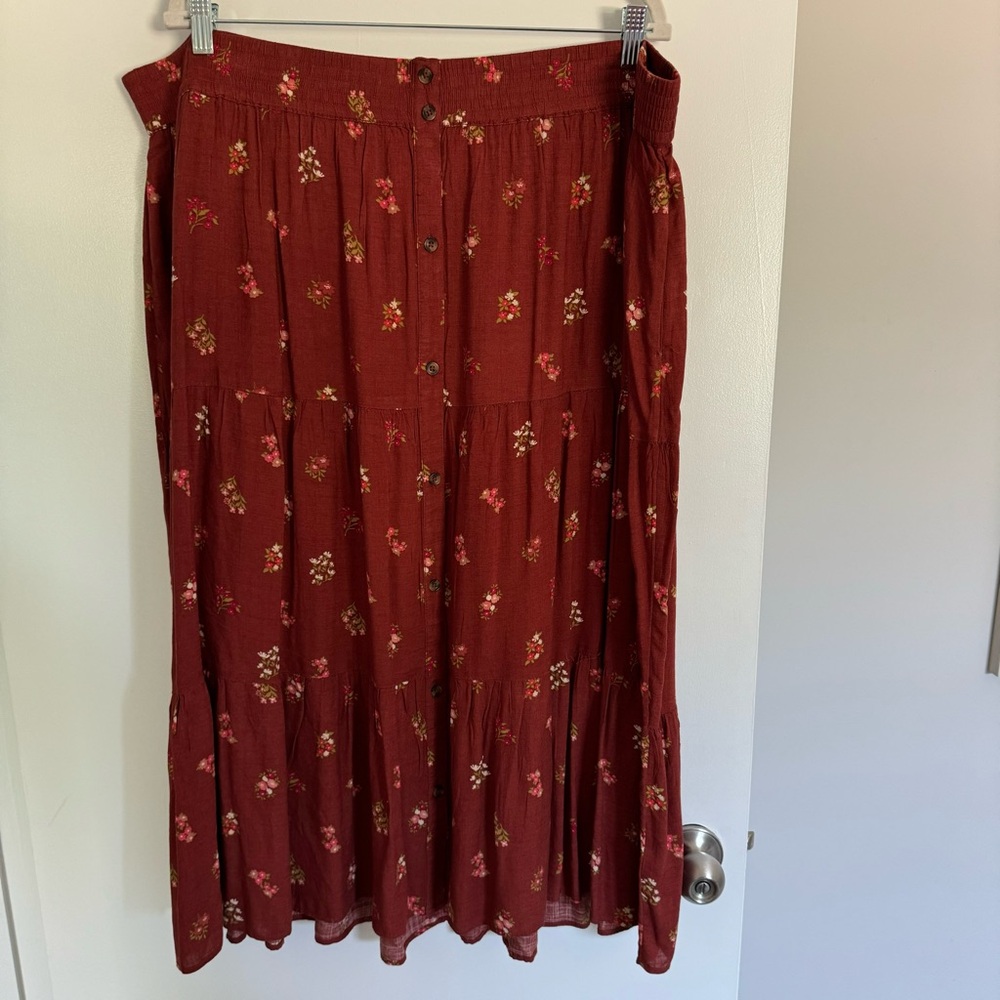 Womens Button-Front Floral Maxi Skirt - Rust
